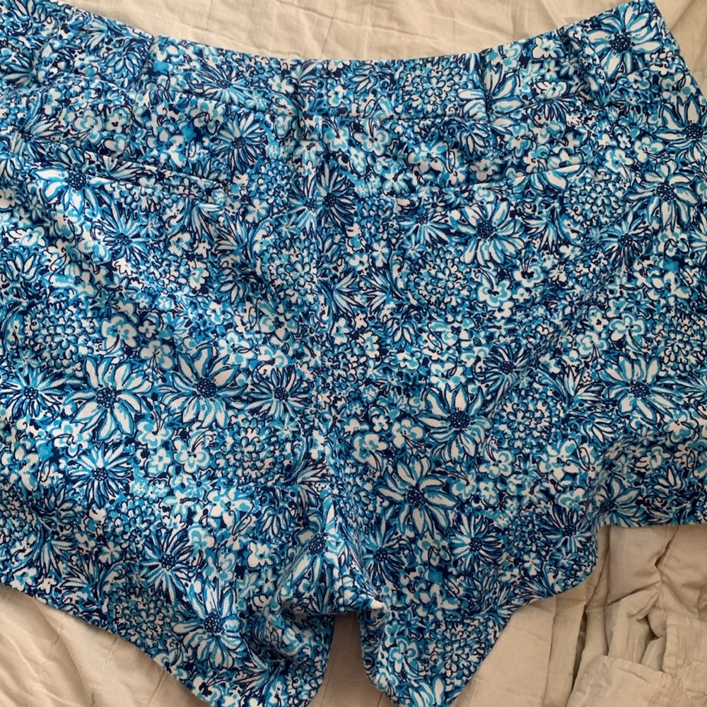 Lilly Pulitzer knit shorts size 10 blue floral. Great used condition. - Picture 4 of 4
